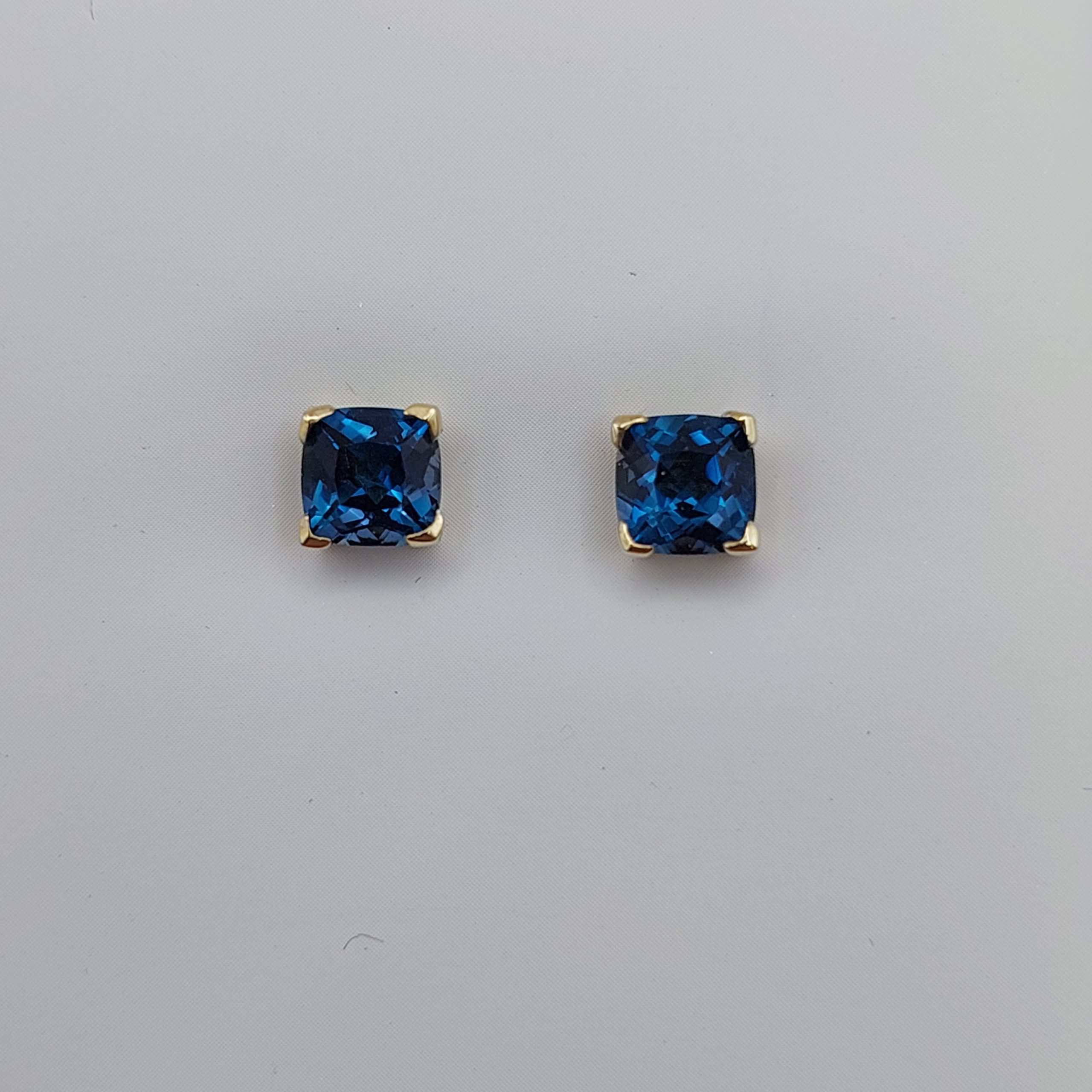 9 Carat Yellow Gold Claw Set London Blue Topaz Stud Earrings ET004/Y9/LBT