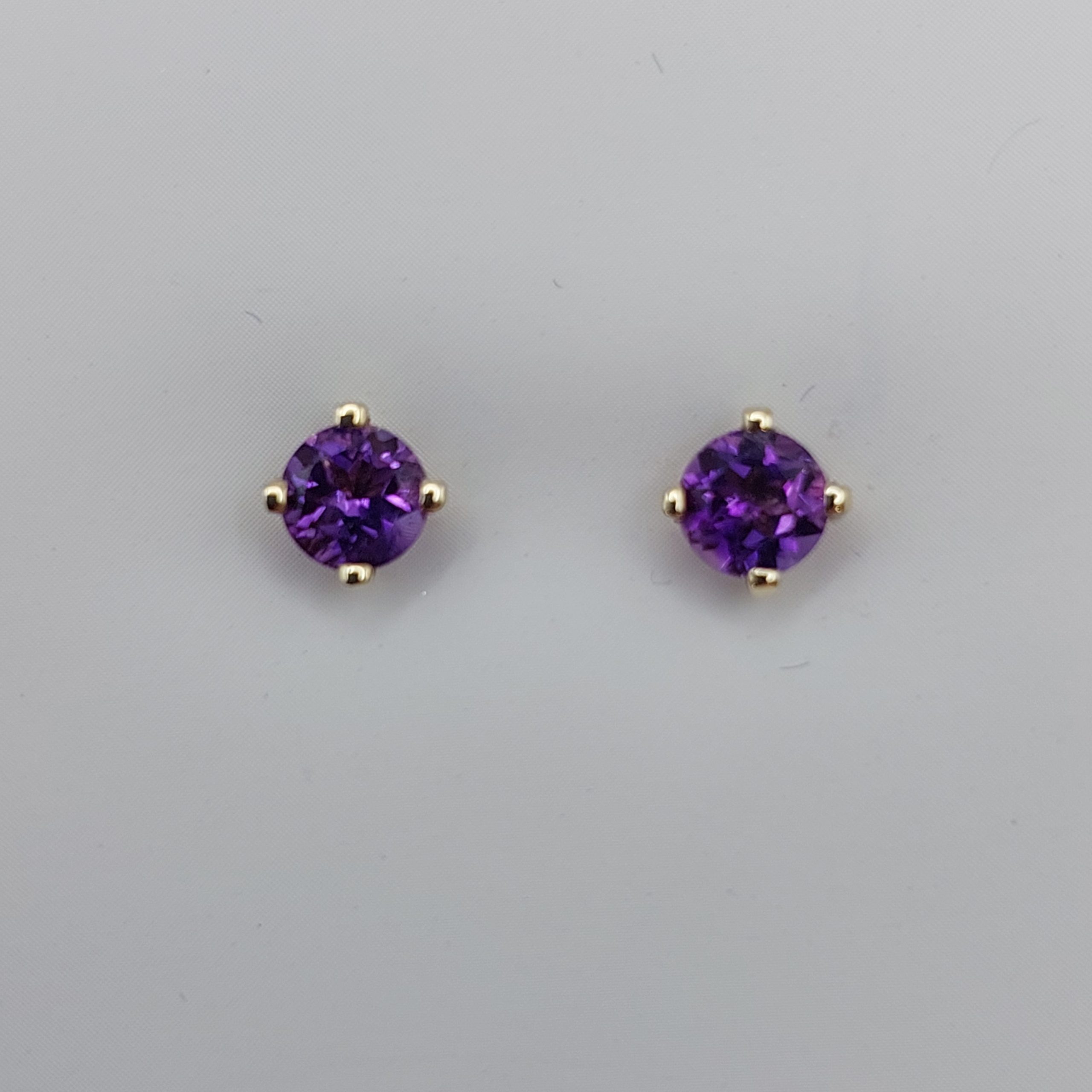 9 Carat Yellow Gold and Amethyst Claw set Stud Earrings E195