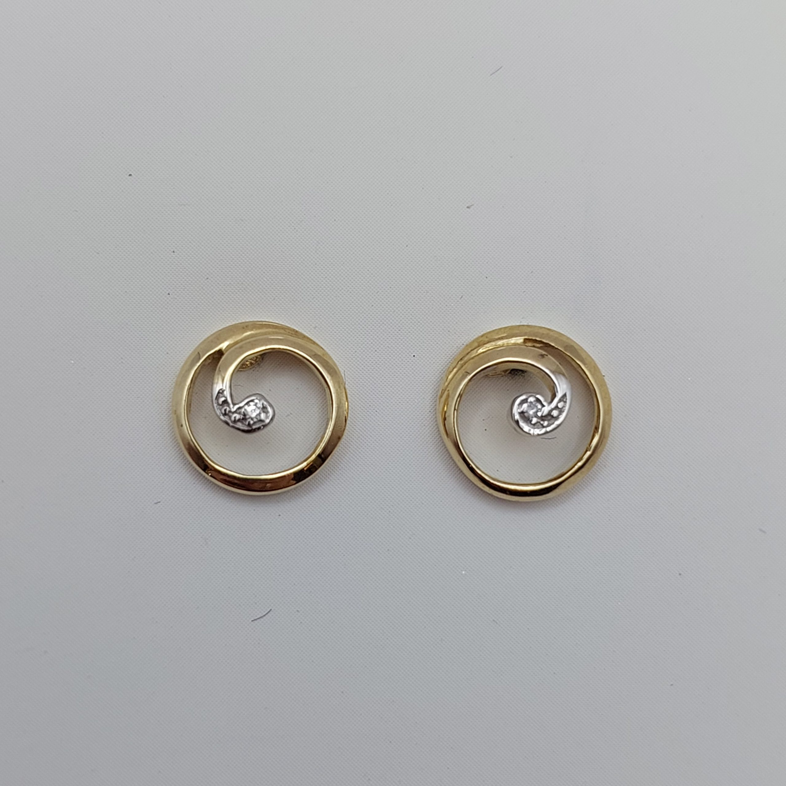 9 Carat Yellow Gold and Diamond Stud Earrings ET016/Y9