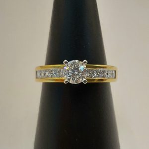 18ct Gold and Diamond Ring