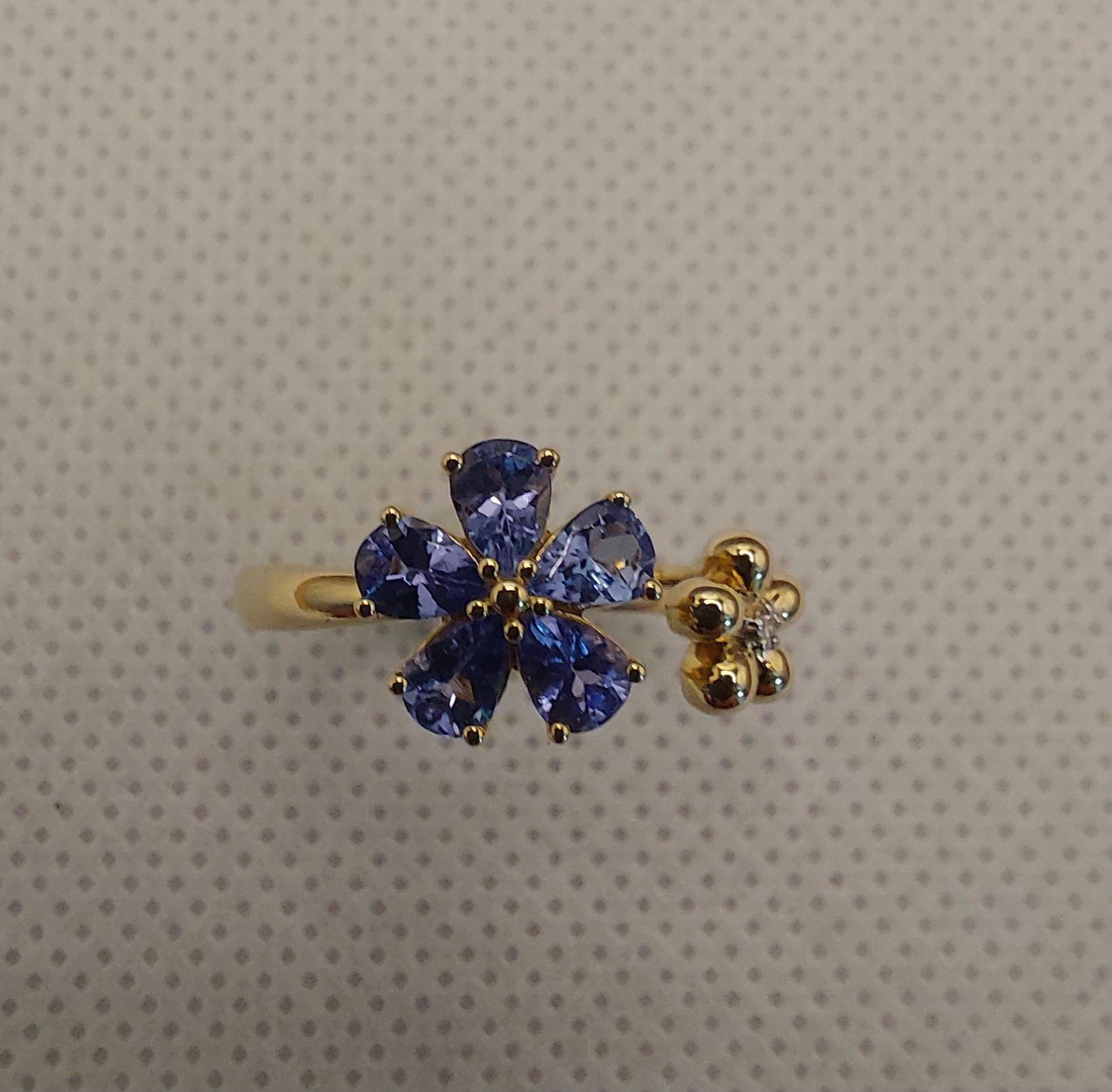 9ct Gold, Tanzanite and Diamond Ring